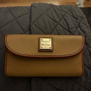 Dooney & Bourke wallet